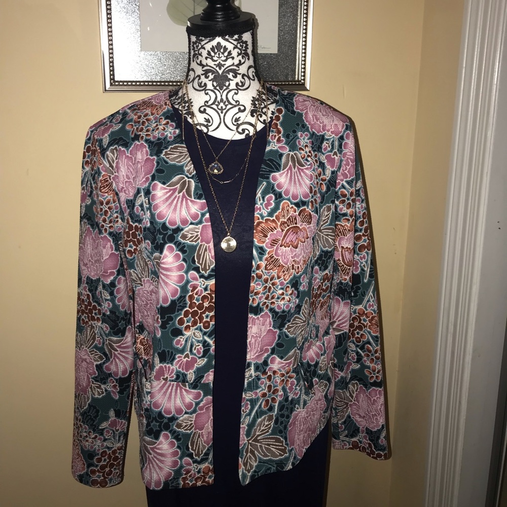 Light jacket with small front pockets.
